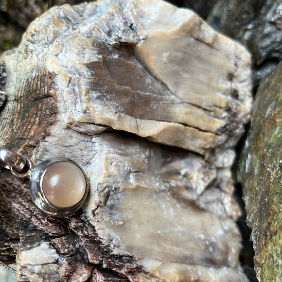 Moonstone Set in Sterling Silver Pendant 925 Marked with 18” Box Chain - Picture 8 of 8